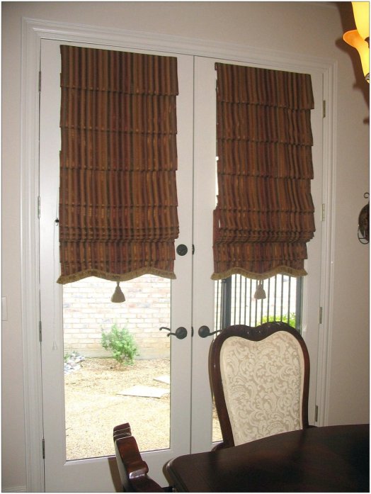 Римские шторы на дверь